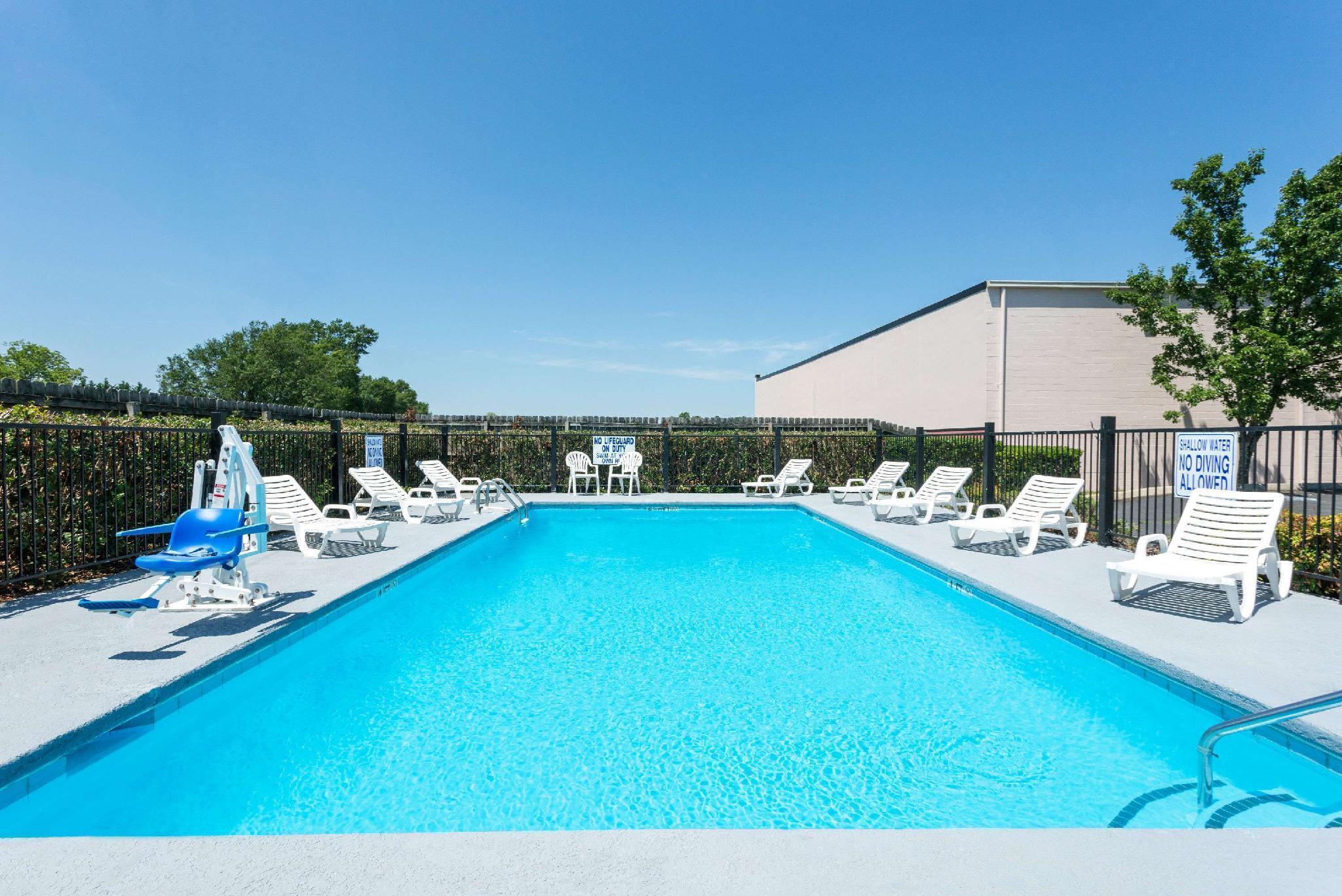 Baymont By Wyndham Easley/Greenville Exterior photo